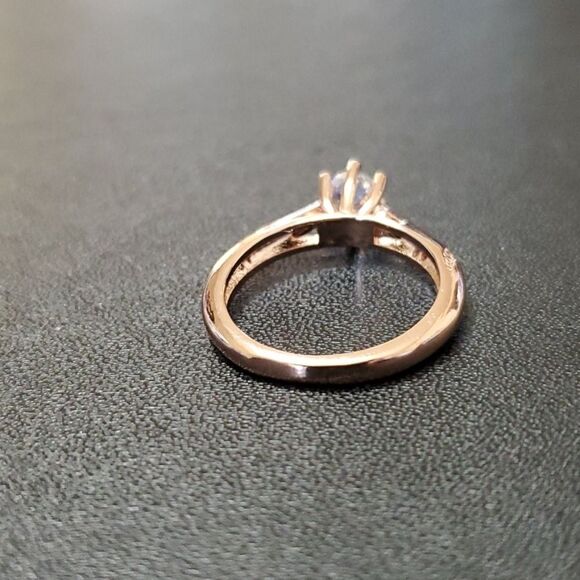 *Sale* Rose gold plated rhinestone ring approx size 7 - Picture 5 of 11